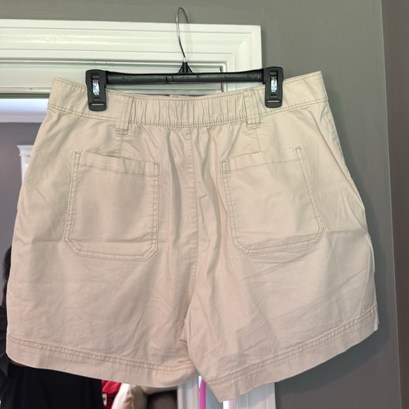 Old Navy Women's Tan High Rise OG Chino short - Picture 2 of 3